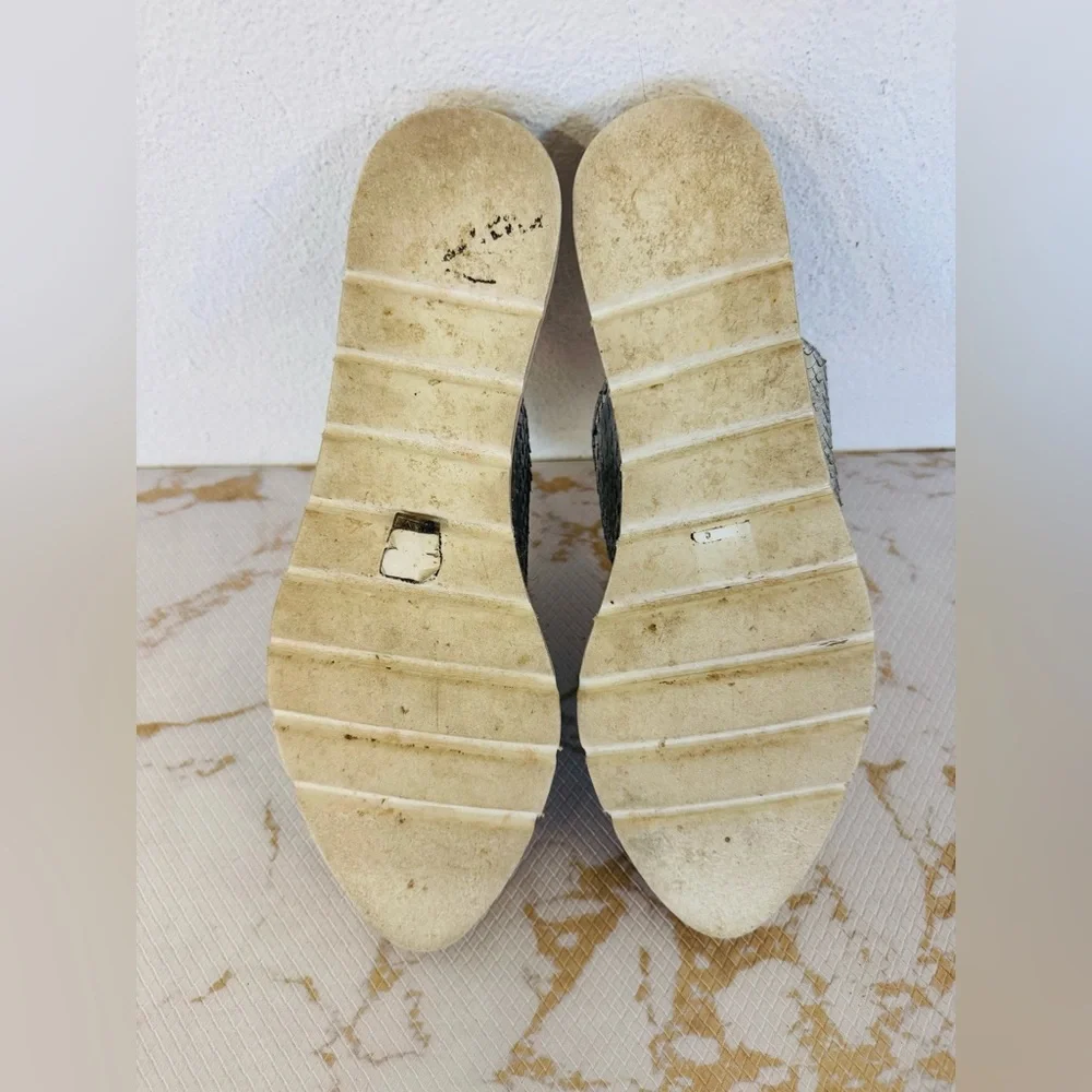 🔥🔥FINAL CLEARENCE🔥🔥 FREE PEOPLE Silver Snake Shoes - Picture 7 of 7